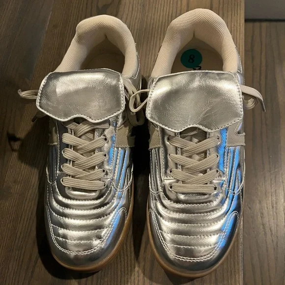 Cushionaire Astro Retro sneaker in silver metallic - Picture 10 of 12